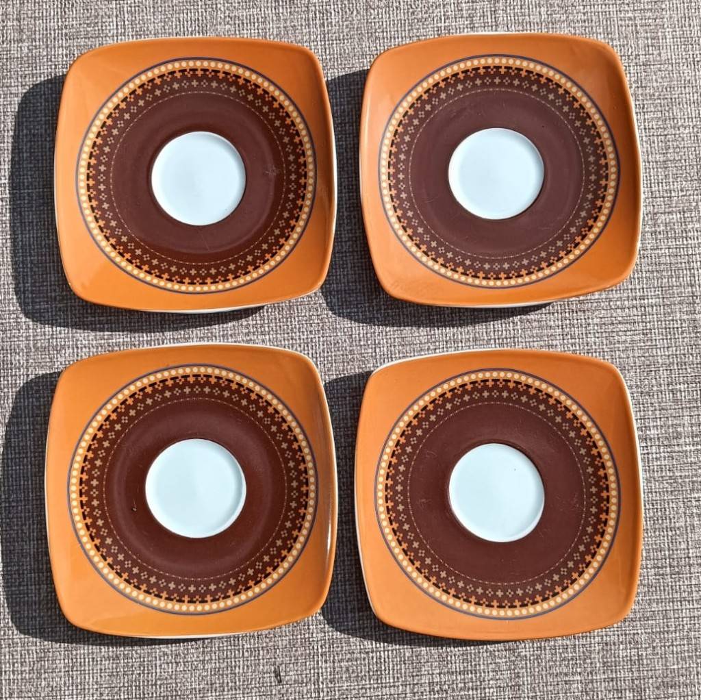 Oriental Porcelain Set of 4 Brightly Coloured Espresso Cups and